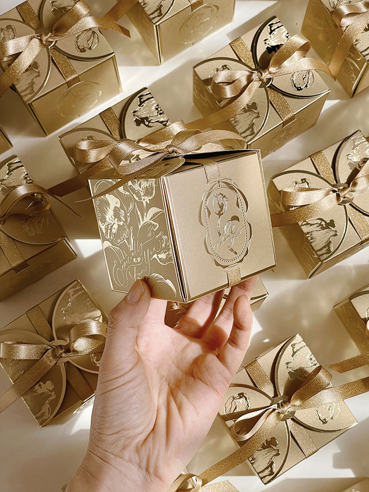 صناديق هدايا ورقية مربعة بشرائ - مراجعة Wedding Favor Box وسعره